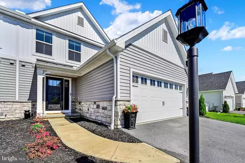 53 Long Bend Dr, Carlisle, PA 17015