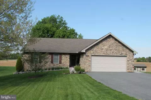 100 Garfield Dr, Carlisle, PA 17015