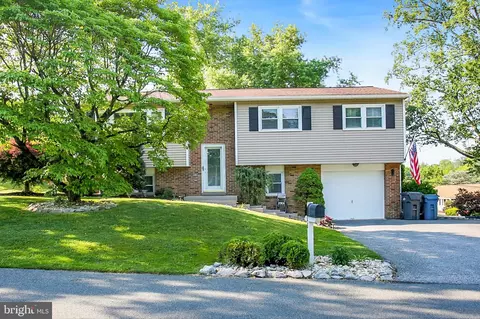 428 Park Hills Dr, Mechanicsburg, PA 17055