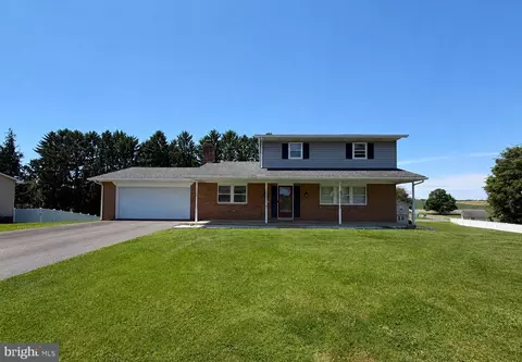 208 Fairway Dr, Mechanicsburg, PA 17055