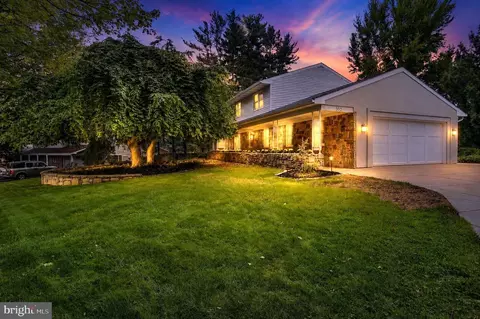 332 Blacklatch Ln, Camp Hill, PA 17011