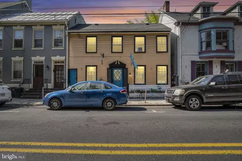 10 W Pomfret St, Carlisle, PA 17013