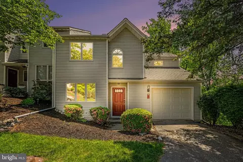 1740 Creek Vista Dr, New Cumberland, PA 17070