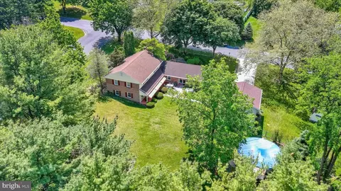 10 Field Stone Dr, Mechanicsburg, PA 17050
