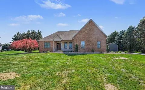 4 Golf Ct, Carlisle, PA 17015