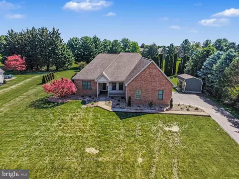 4 Golf Ct, Carlisle, PA 17015
