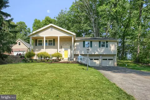 25 Hickory Rd, Carlisle, PA 17015