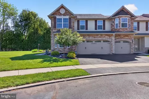 408 Pin Oak Ct, Mechanicsburg, PA 17050