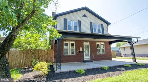9 Oakwood Cir, Camp Hill, PA 17011