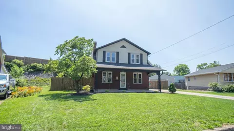 9 Oakwood Cir, Camp Hill, PA 17011