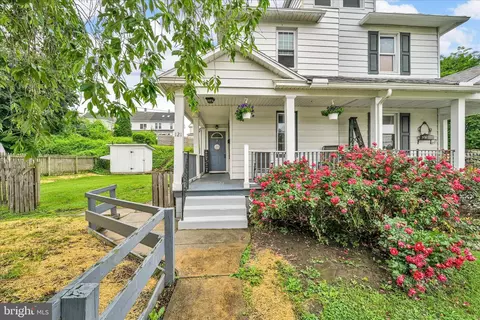 121 E Cumberland Rd, Enola, PA 17025