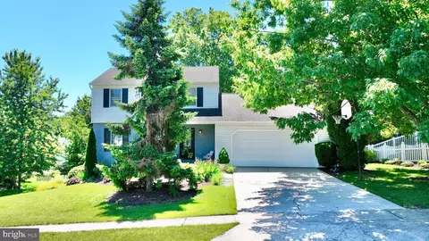 1017 Crystal Creek Dr, Mechanicsburg, PA 17050