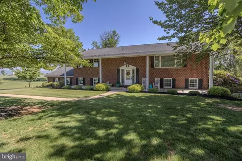15 Smithdale Rd, Shippensburg, PA 17257