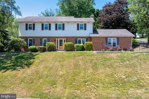 429 Pawnee Dr, Mechanicsburg, PA 17050
