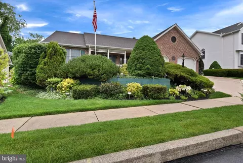 3 Wineberry Dr, Mechanicsburg, PA 17055