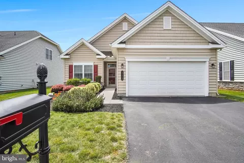 112 James Madison Dr, Mechanicsburg, PA 17050