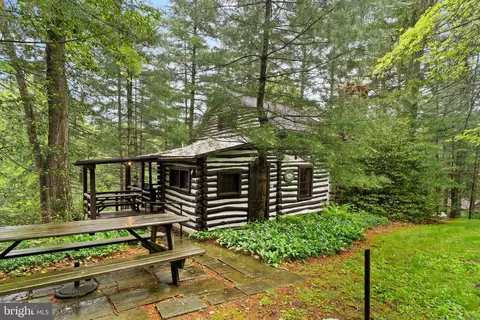 16 Collier Ln, Gardners, PA 17324