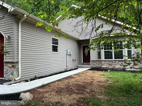 12 Rr Mountain St, Mount Holly Springs, PA 17065