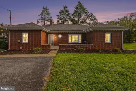 1001 S York St, Mechanicsburg, PA 17055