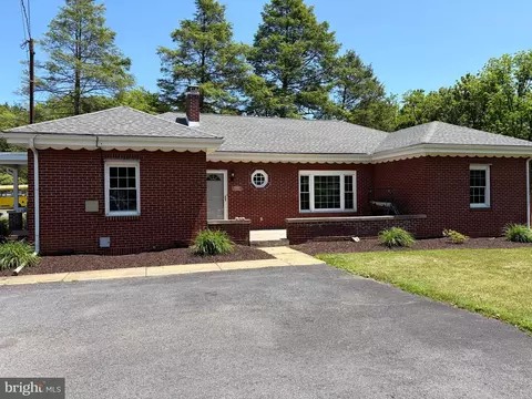 1001 S York St, Mechanicsburg, PA 17055