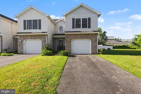 130 Sable Dr, Carlisle, PA 17013