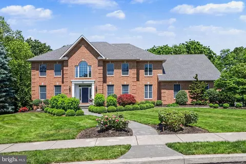23 Emlyn Ln, Mechanicsburg, PA 17055
