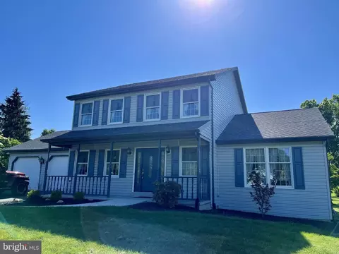 2 Auburn Cir, Boiling Springs, PA 17007