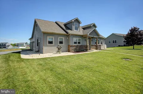 702 Southwood Dr, Shippensburg, PA 17257