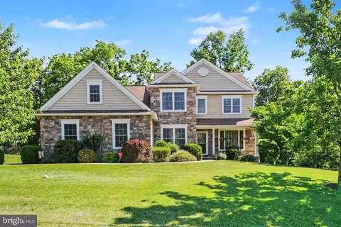 103 Balfour Dr, Mechanicsburg, PA 17050