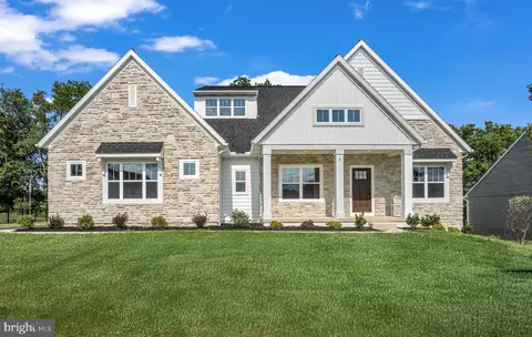 4 Old Moss Ln, Carlisle, PA 17013