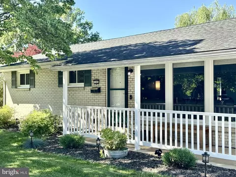 132 Yorkshire Dr, Mechanicsburg, PA 17055