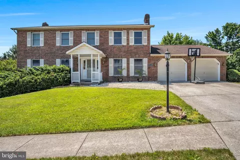 1210 E Powderhorn Rd, Mechanicsburg, PA 17050