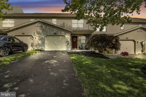 1490 Maplewood Dr, New Cumberland, PA 17070