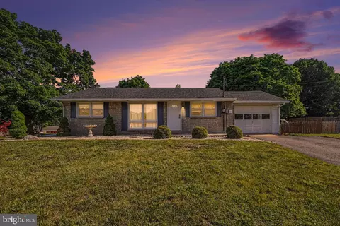 211 Fern Ave, Carlisle, PA 17013