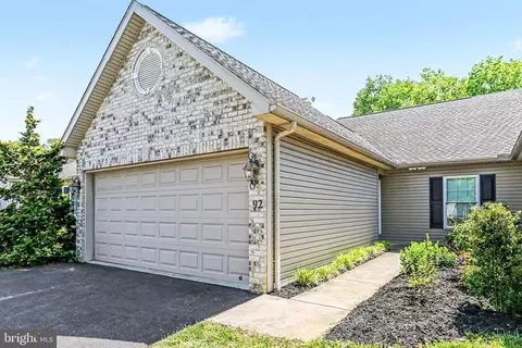 92 Keswick Dr, Mechanicsburg, PA 17050