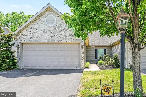 92 Keswick Dr, Mechanicsburg, PA 17050