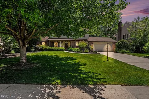 1204 Fleetwood Dr, Carlisle, PA 17013