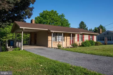 112 Stoner Dr, Mechanicsburg, PA 17055