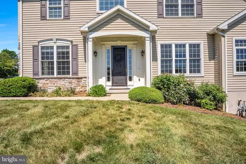 427 Carmella Dr, Mechanicsburg, PA 17050