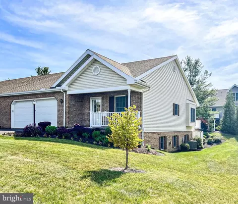 13 Redbud Dr, Mechanicsburg, PA 17050