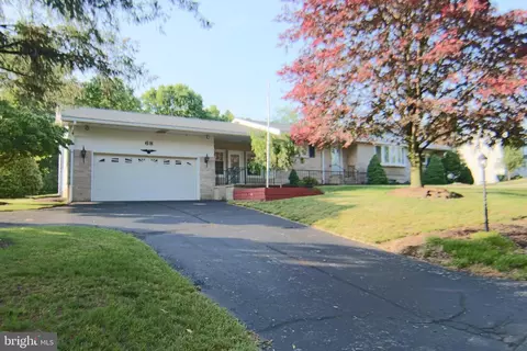 68 Bali Hai Rd, Mechanicsburg, PA 17050