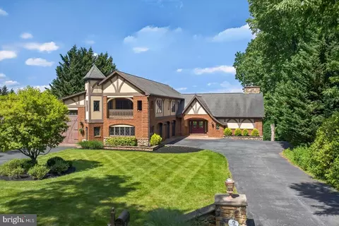 85 Greenwood Cir, Wormleysburg, PA 17043