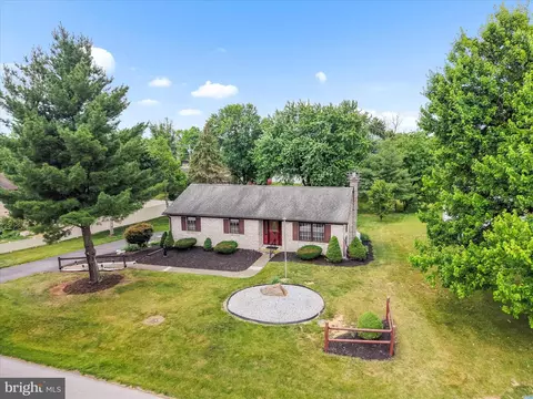 1 Pamela Dr, Mechanicsburg, PA 17050