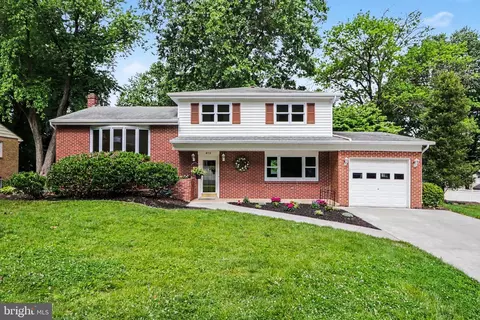 412 Allegheny Dr, Mechanicsburg, PA 17055