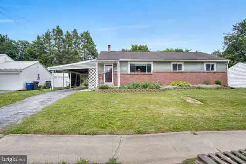 13 Rockaway Dr, Camp Hill, PA 17011