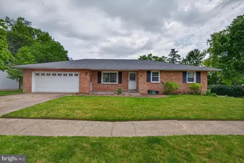 426 Sioux Dr, Mechanicsburg, PA 17050