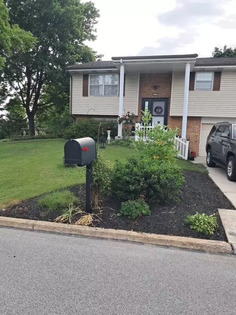 1917 Douglas Dr, Carlisle, PA 17013