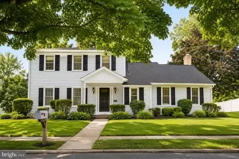 5221 Meadowbrook Dr, Mechanicsburg, PA 17050