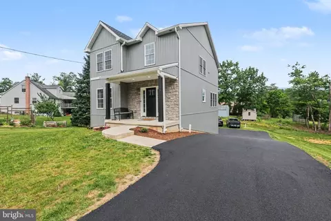 12 Oak Ln, Mechanicsburg, PA 17050