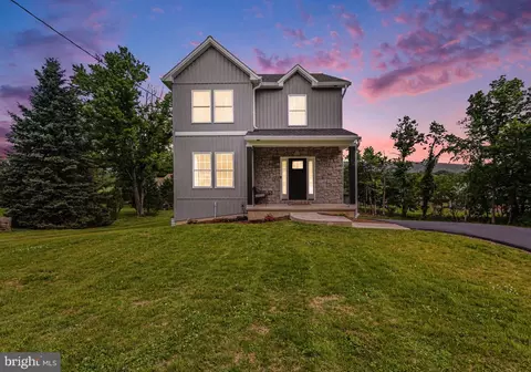 12 Oak Ln, Mechanicsburg, PA 17050